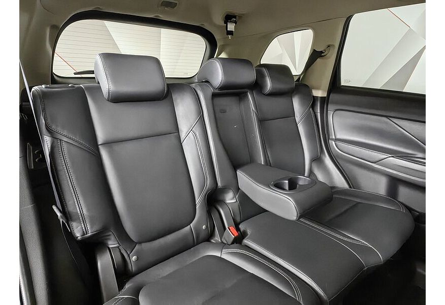 Outlander III RUS MIVEC 2.4 Instyle 4WD RUS (Yandex) CVT 2021 S09