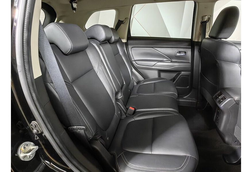 Outlander III RUS MIVEC 2.4 Instyle 4WD RUS (Yandex) CVT 2021 S09